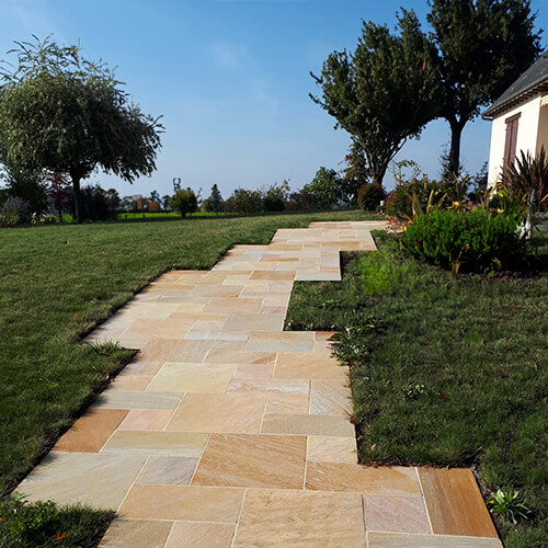 allee quartzite jaune maison